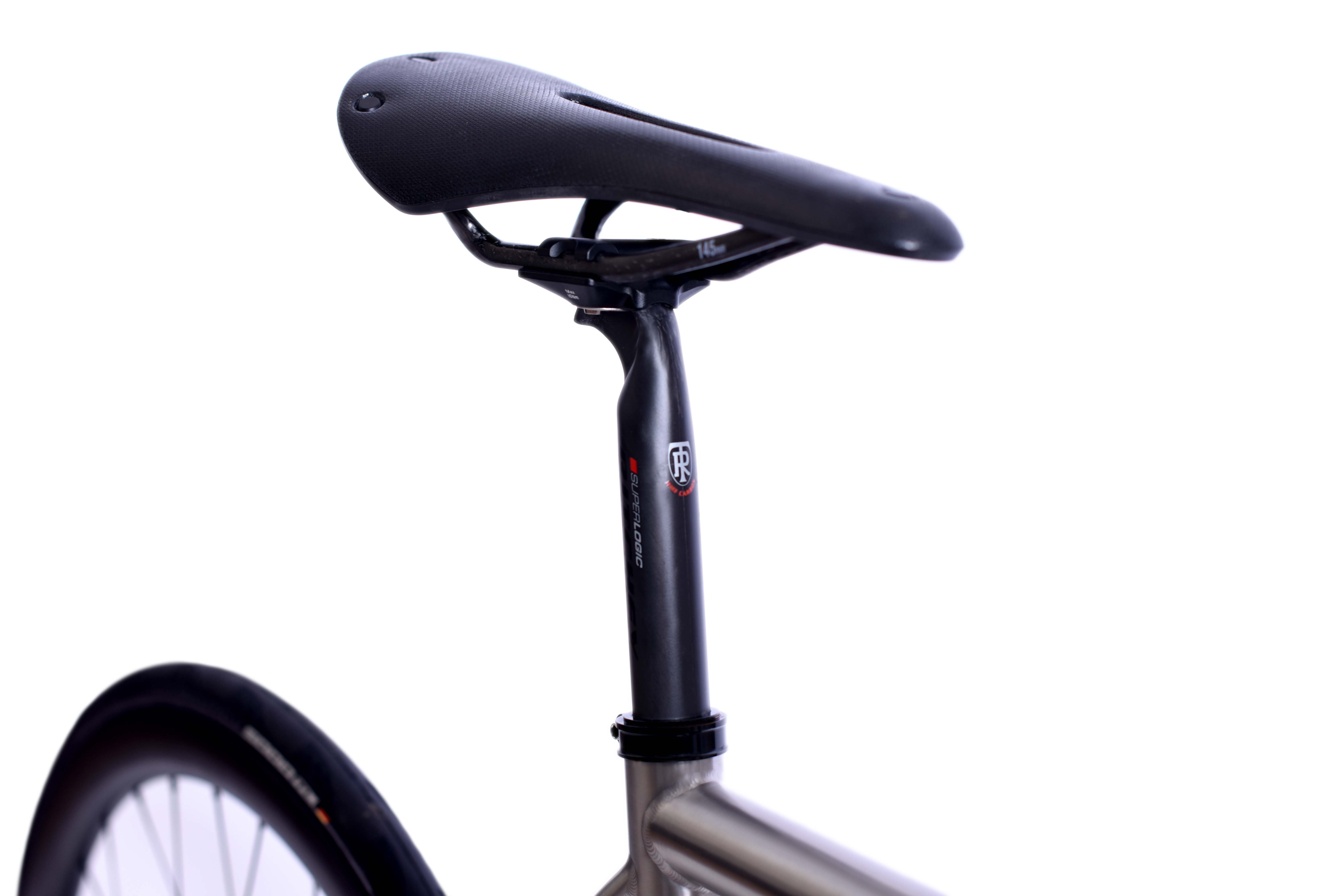 All-Road Pinion Bike mit lediglich 9.8kg All-Road Pinion Bike mit lediglich 9.8kg