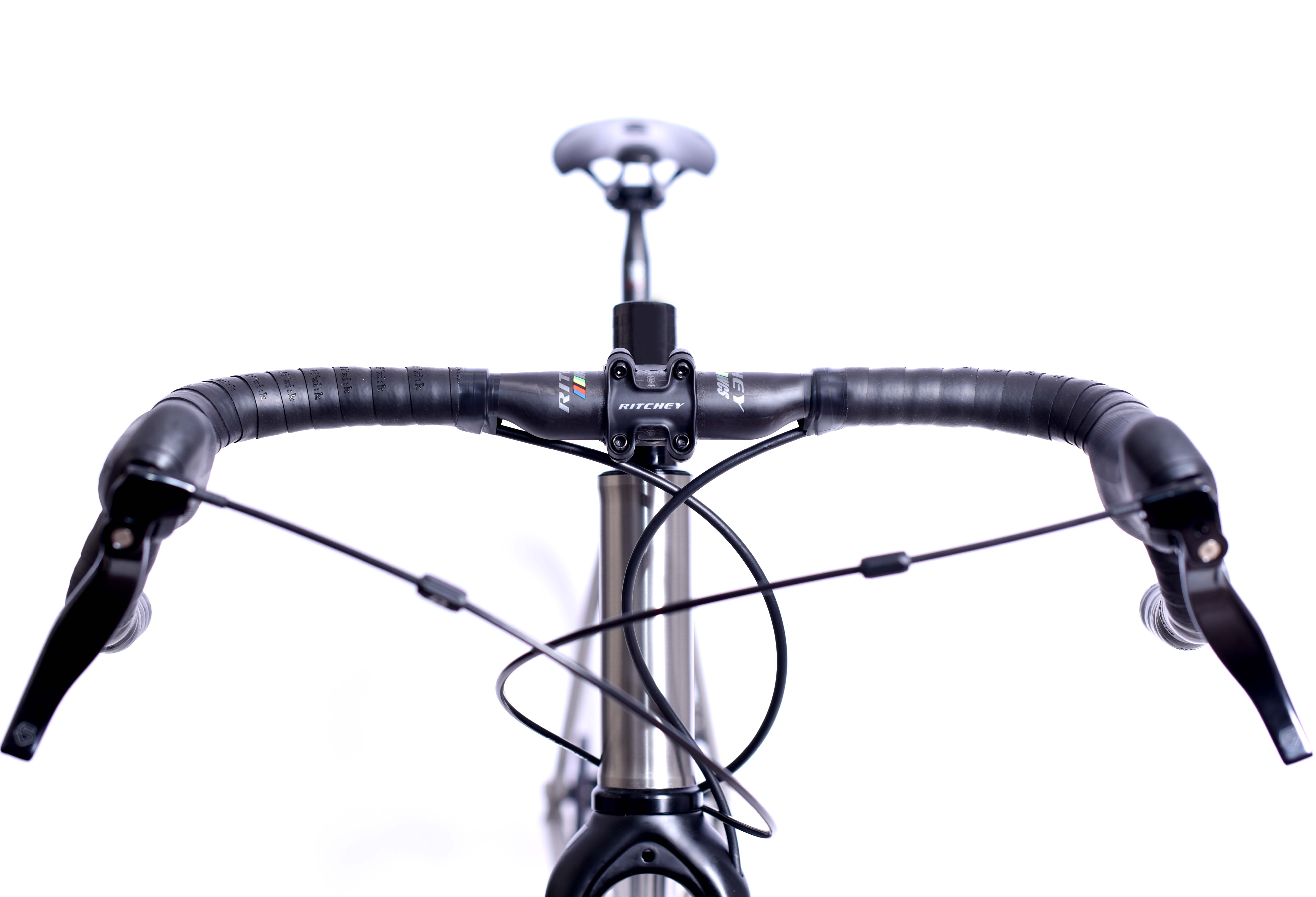 All-Road Pinion Bike mit lediglich 9.8kg All-Road Pinion Bike mit lediglich 9.8kg